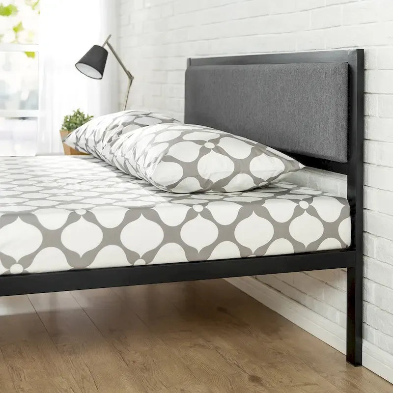 Cadre de lit plateforme en acier noir avec tête de lit en tissu gris