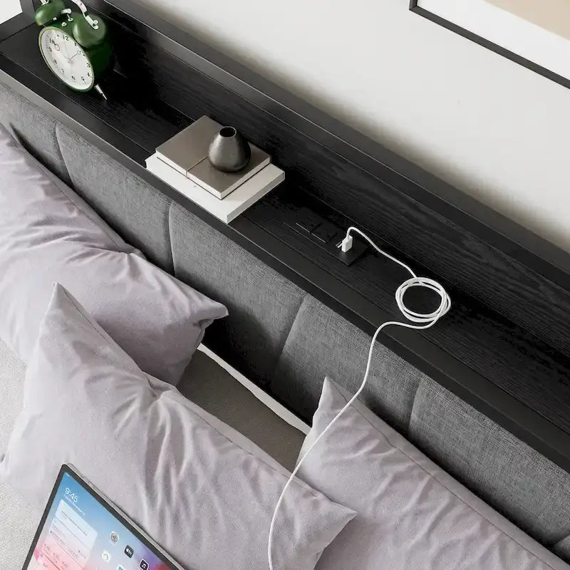 Cadre de lit plateforme Queen Size avec tête de lit de rangement et station de recharge